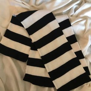 Black and white scarf